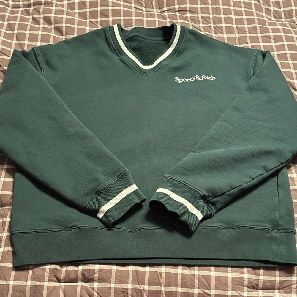 Sporty & Rich Serif Logo Embroidered V-Neck - Picture 2 of 8